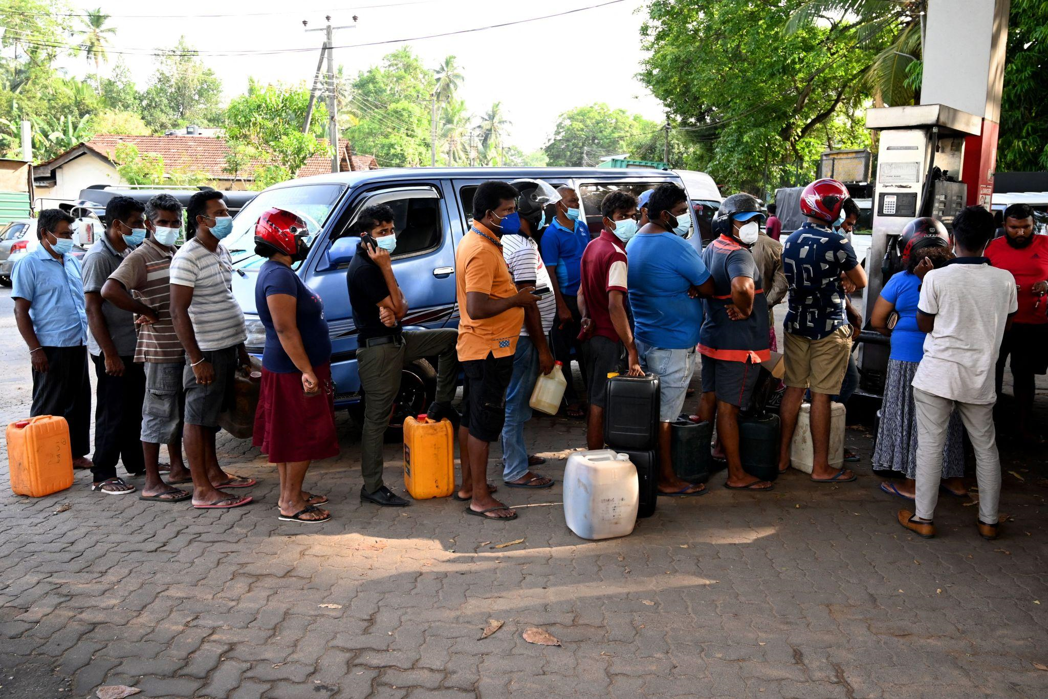 තෙල් පෝලිම් අදින් අවසන් – සැපයුම යථා තත්ත්වයට